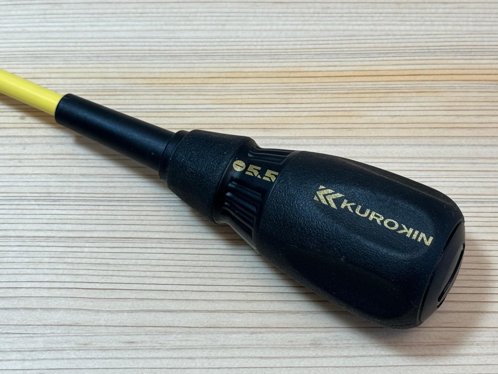 FUJIYA KUROKIN 556D-BG -5.5×150 Electrician Driver For Professionals