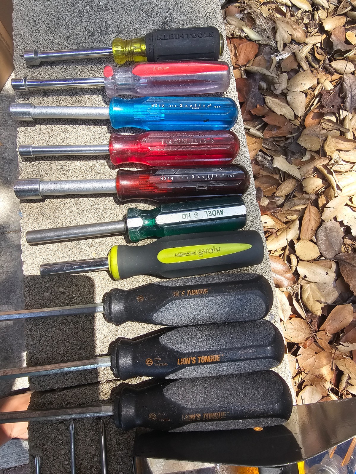 Huge Lot of 57 Screwdrivers Specific Tips Mixed With Nice Metal 17″x7.5″x7″ Case