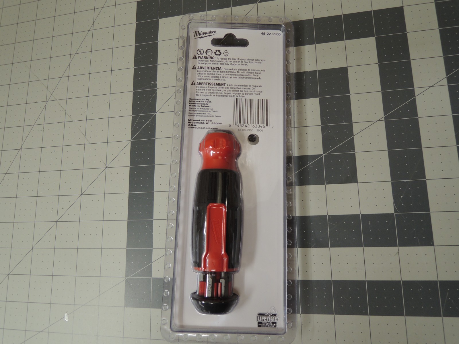 Milwaukee 14-in-1 Multi-Bit Screwdriver, 14 Drive Types, Model# 48-22-2900 – NEW