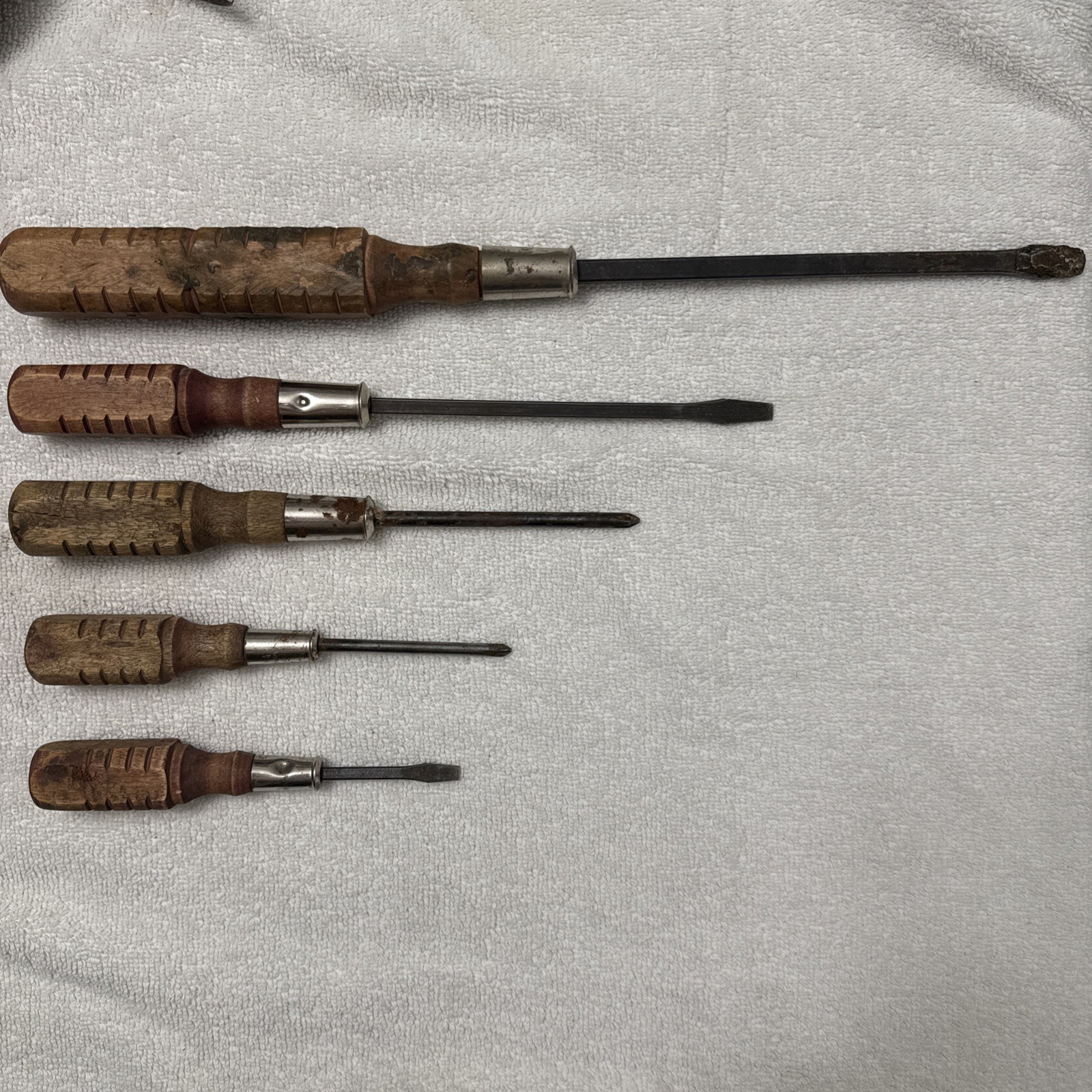 Vintage 5pc Screwdriver Set – 3 Flat Blade, 2 Phillips Wood Handle – Taiwan Tool
