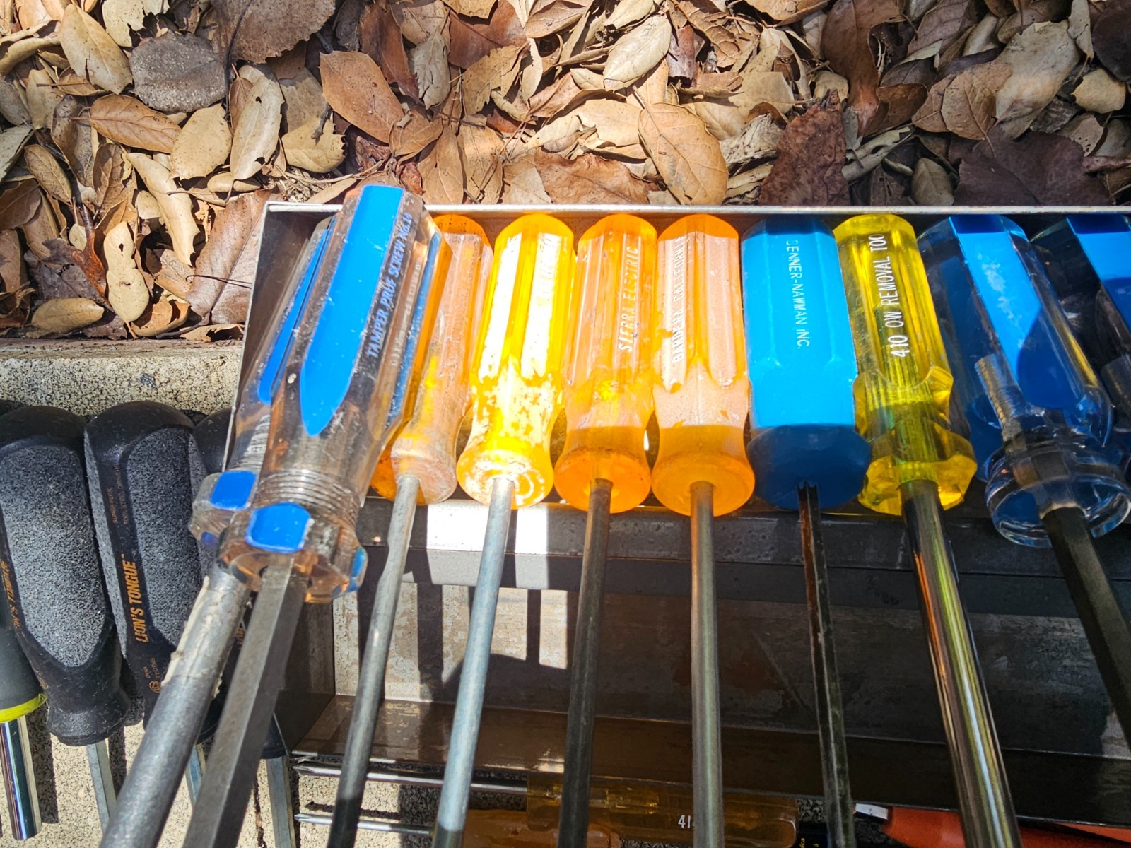 Huge Lot of 57 Screwdrivers Specific Tips Mixed With Nice Metal 17″x7.5″x7″ Case