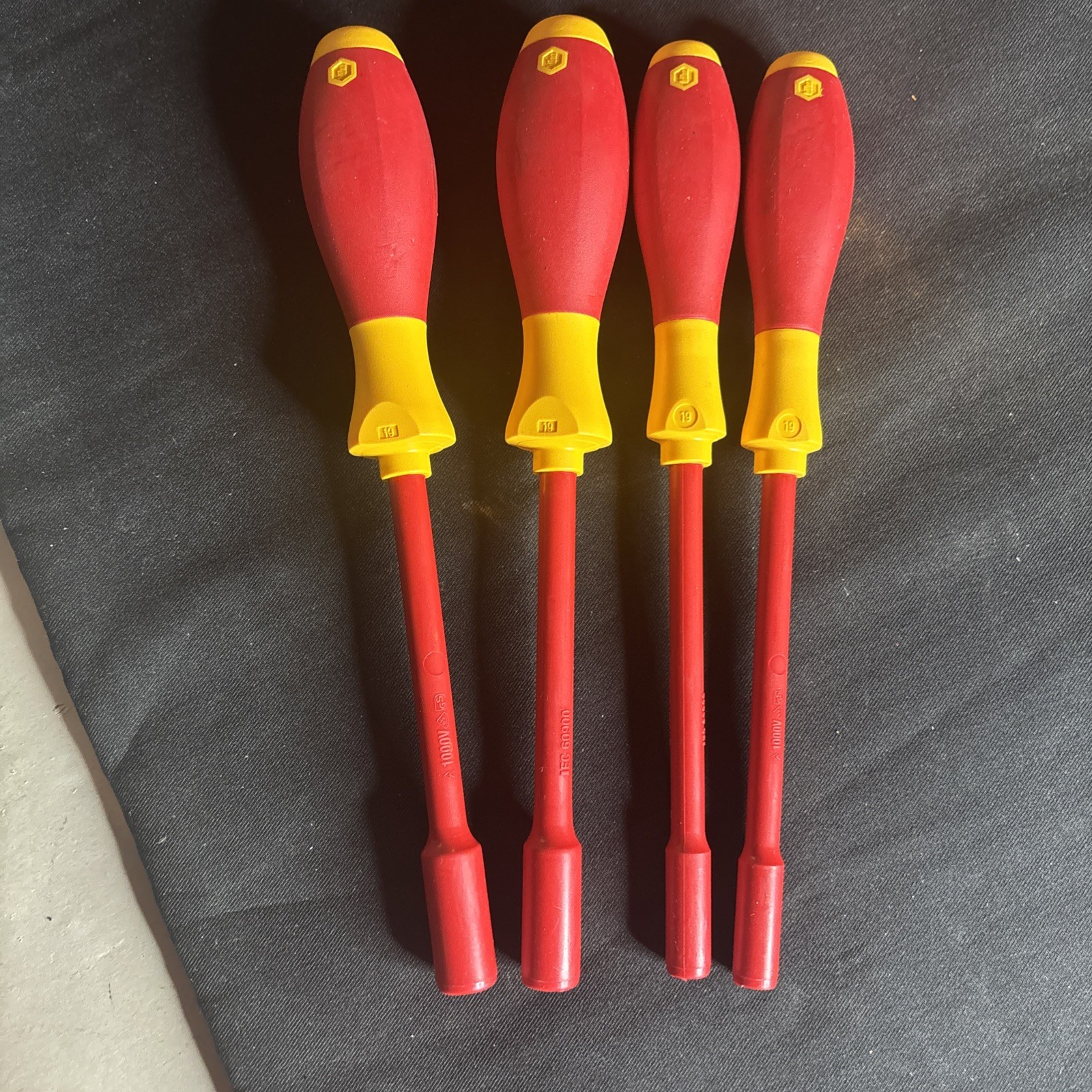 Wiha 7pc Insulated Screwdriver Set Random Drivers See Photos and Description