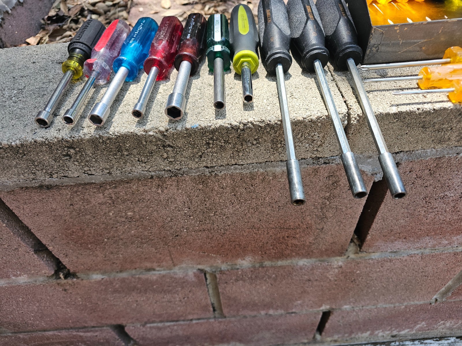 Huge Lot of 57 Screwdrivers Specific Tips Mixed With Nice Metal 17″x7.5″x7″ Case