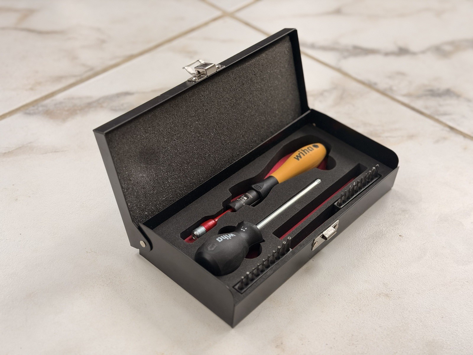 Wiha 24 Piece ESD Safe TorqueVario-S MicroBits Set 5-10 in/lbs, Metal Case 28591