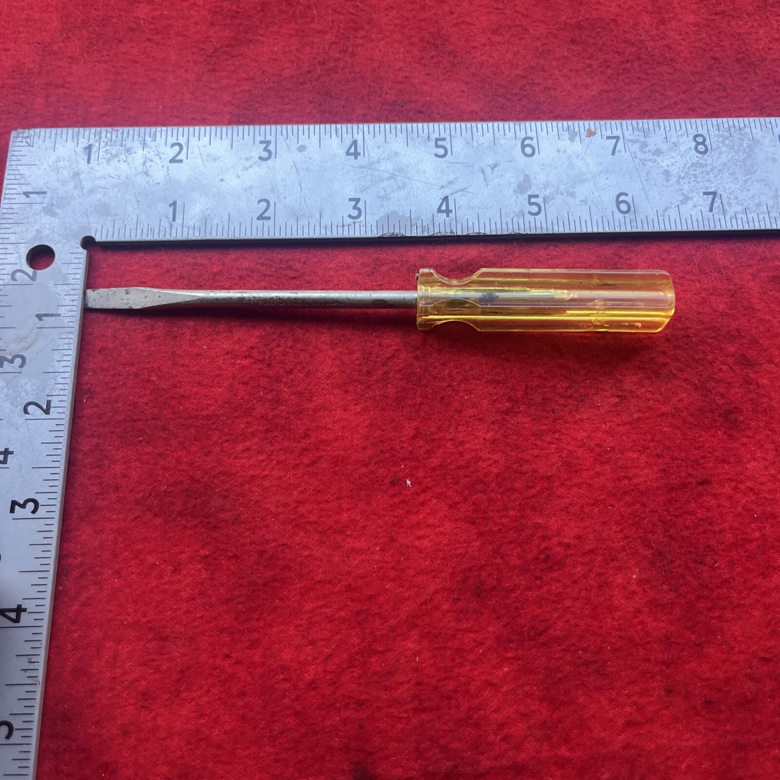 VINTAGE SLOTTED 6.5″ SCREWDRIVER CLEAR YELLOW HANDLE MADE IN USA (k5)