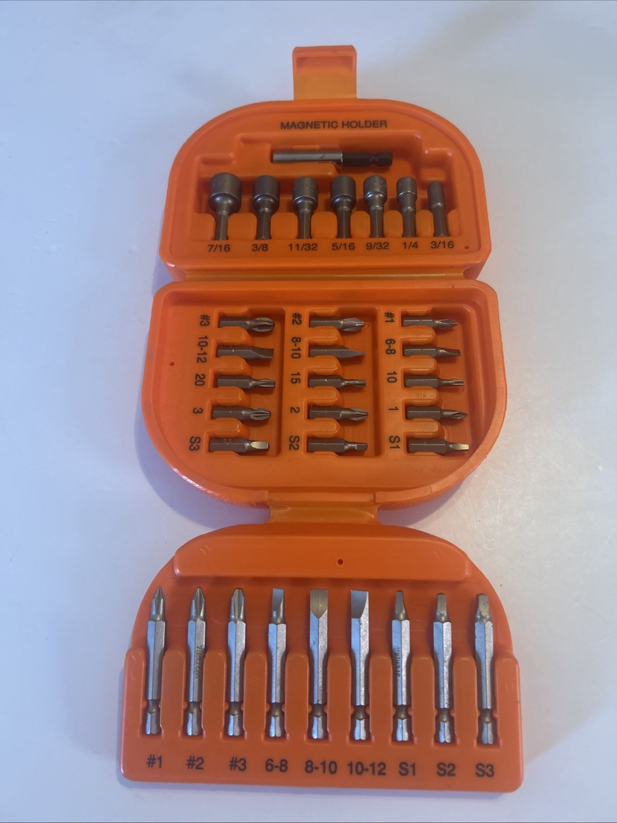 Black & Decker 31 Pc Screwdriver Bit 31 Set in Orange Hard Plastic Case, 71-962