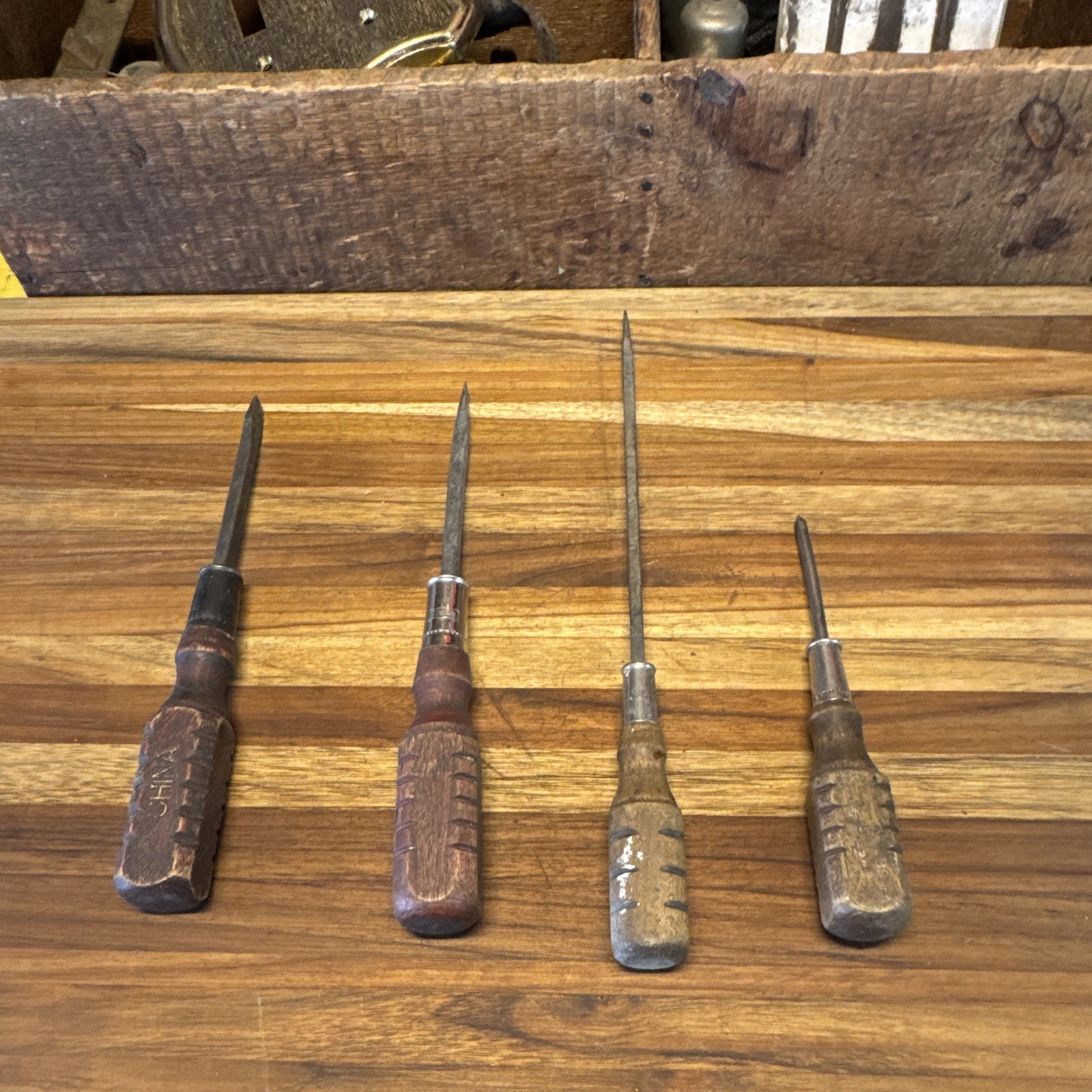 Vintage Wood Handle Screwdriver Set 4pc Brown/Silver China/Taiwan Marked