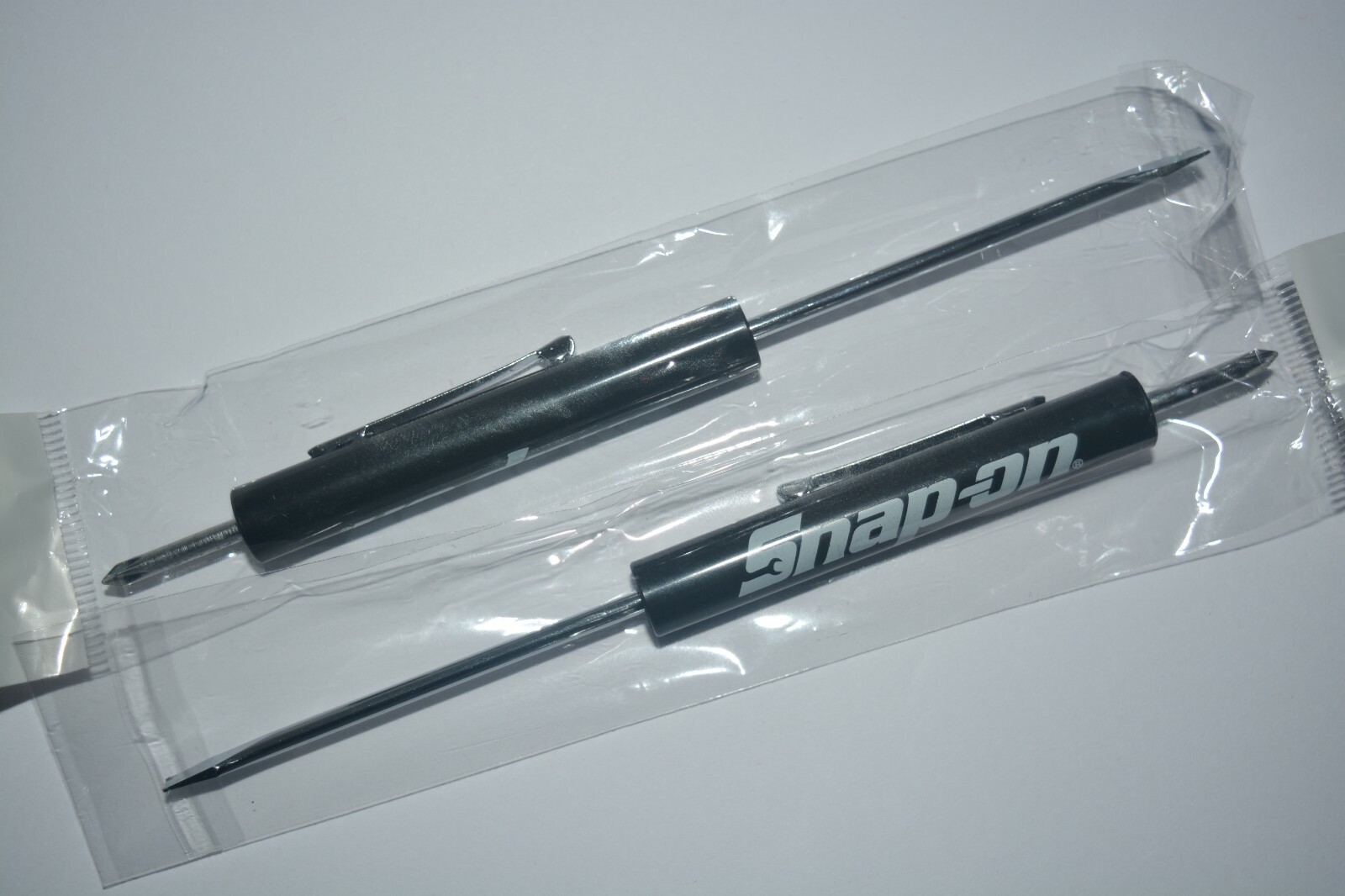 PROMOTIONAL SNAP ON TOOLS SLOTTED POCKET SCREWDRIVER & PHILLIPS TOP 2 PCS NEW