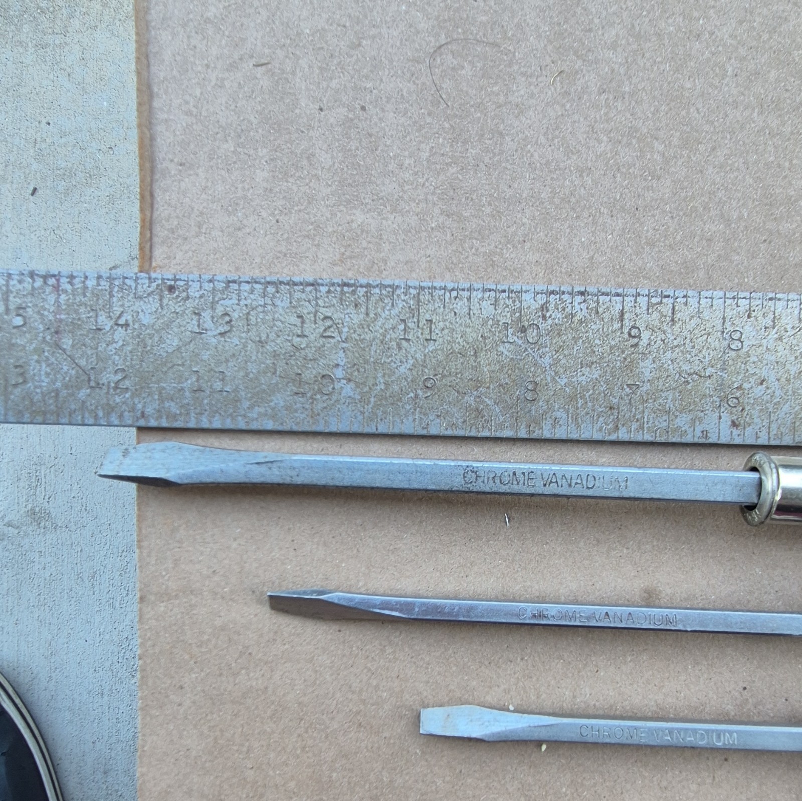 Vintage Taiwan Chrome Vanadium Wood Handle Screwdriver Set 5pc Lot 12″ To 4.5″