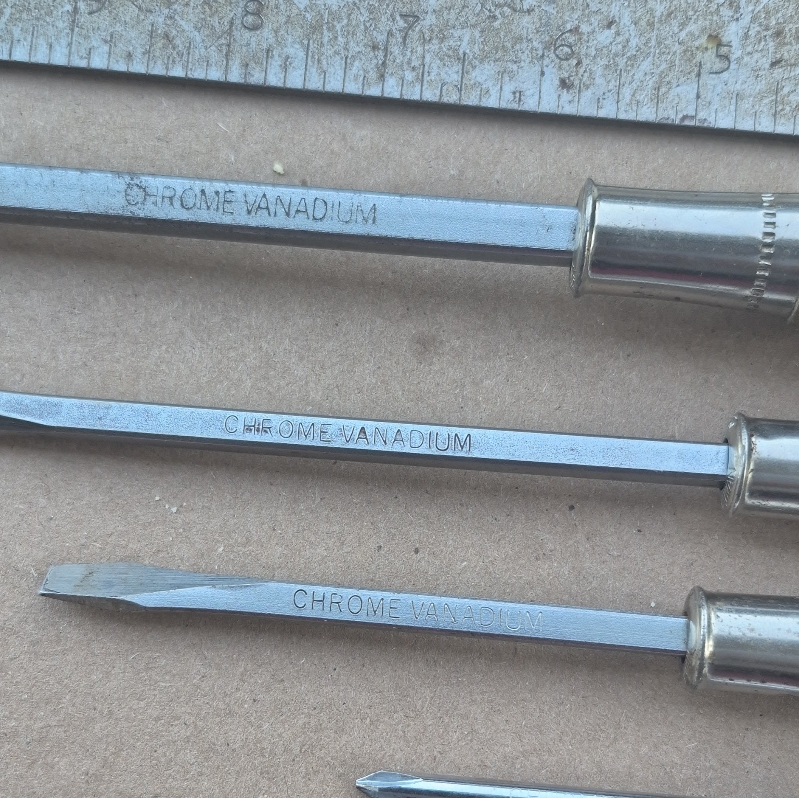 Vintage Taiwan Chrome Vanadium Wood Handle Screwdriver Set 5pc Lot 12″ To 4.5″