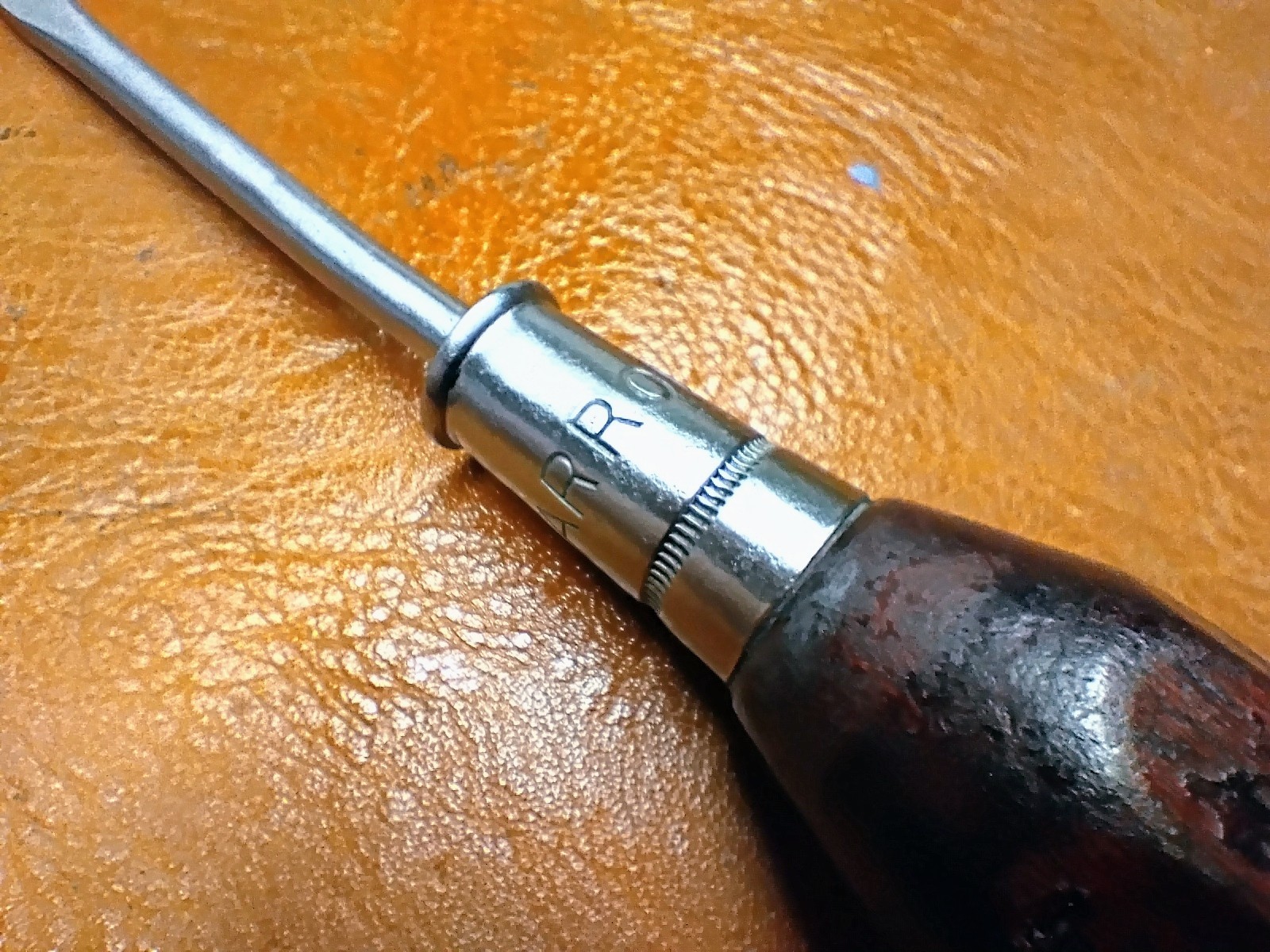 Harrold Vintage Wood Handle Anti-Roll Flathead Screwdriver