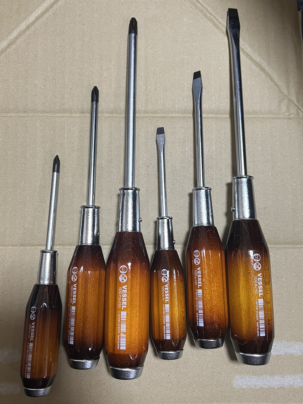VESSEL 100 Phillips flat screwdriver 6-piece set penetrating wooden handle Japan