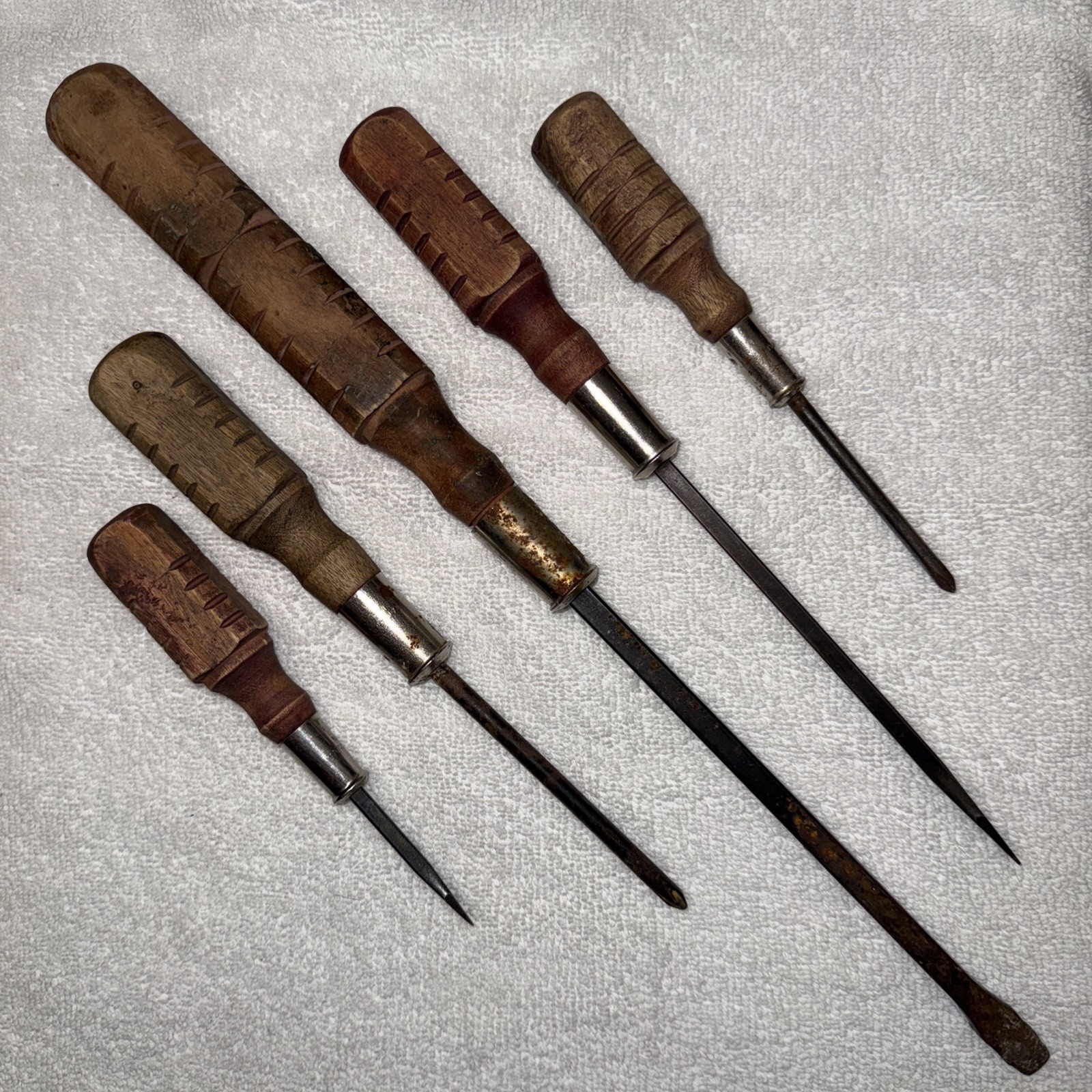 Vintage 5pc Screwdriver Set – 3 Flat Blade, 2 Phillips Wood Handle – Taiwan Tool