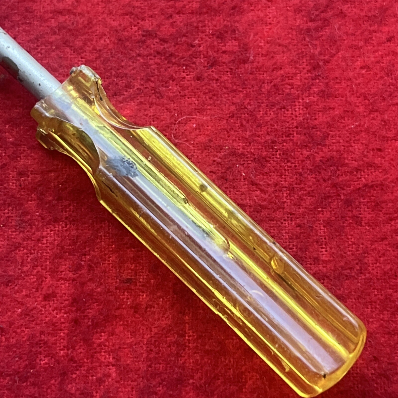 VINTAGE SLOTTED 6.5″ SCREWDRIVER CLEAR YELLOW HANDLE MADE IN USA (k5)