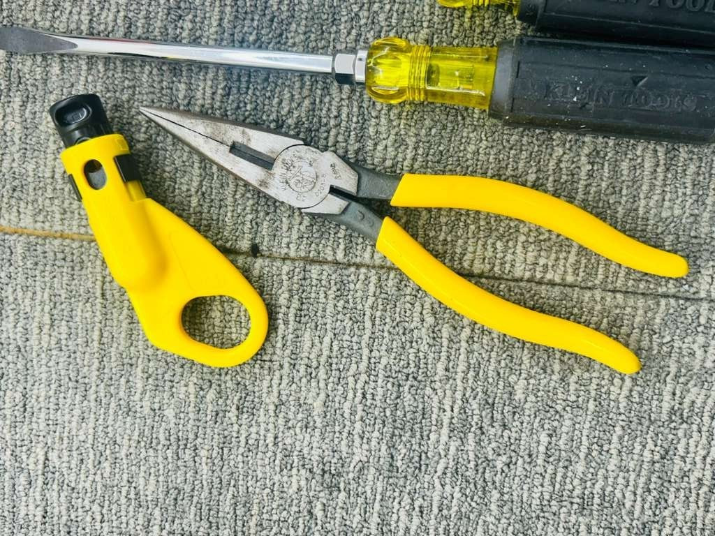 Klein Tools miscellaneous Set D203-8 Pliers 85076 Screwdrivers 5139 Bag – 409093
