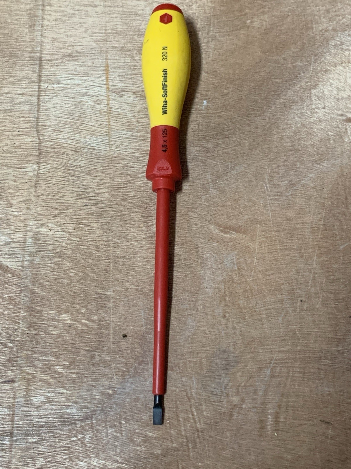 Wiha Tools 32024 SoftFinish Insulated Screwdrivers – 4.5 x 125 mm