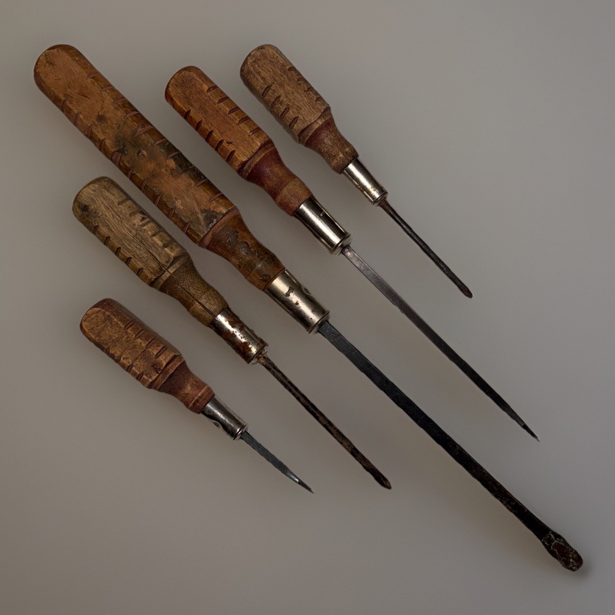 Vintage 5pc Screwdriver Set – 3 Flat Blade, 2 Phillips Wood Handle – Taiwan Tool