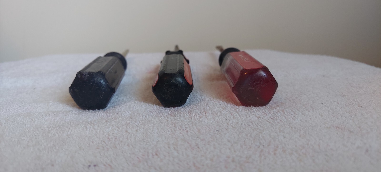 LOT OF 3 VTG PHILLIPS HEAD SCREWDRIVERS * 1 HUSKY USA / 1 WORKFORCE TAIWAN / 1?
