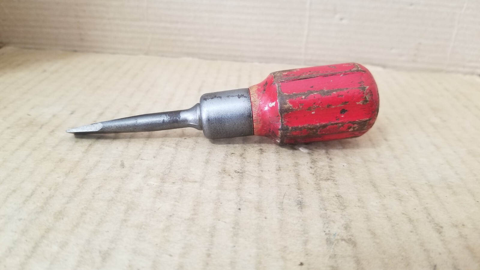 Vintage Red Wood Handle Stubby Flat/Slotted Screwdriver , VGC