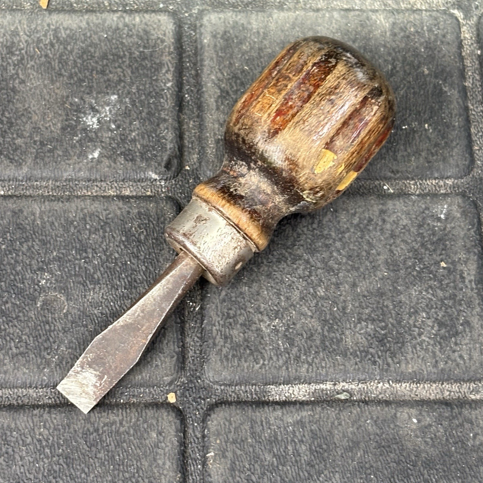 4″ Vintage Flathead Screwdriver with Wooden Handle – Short Shaft