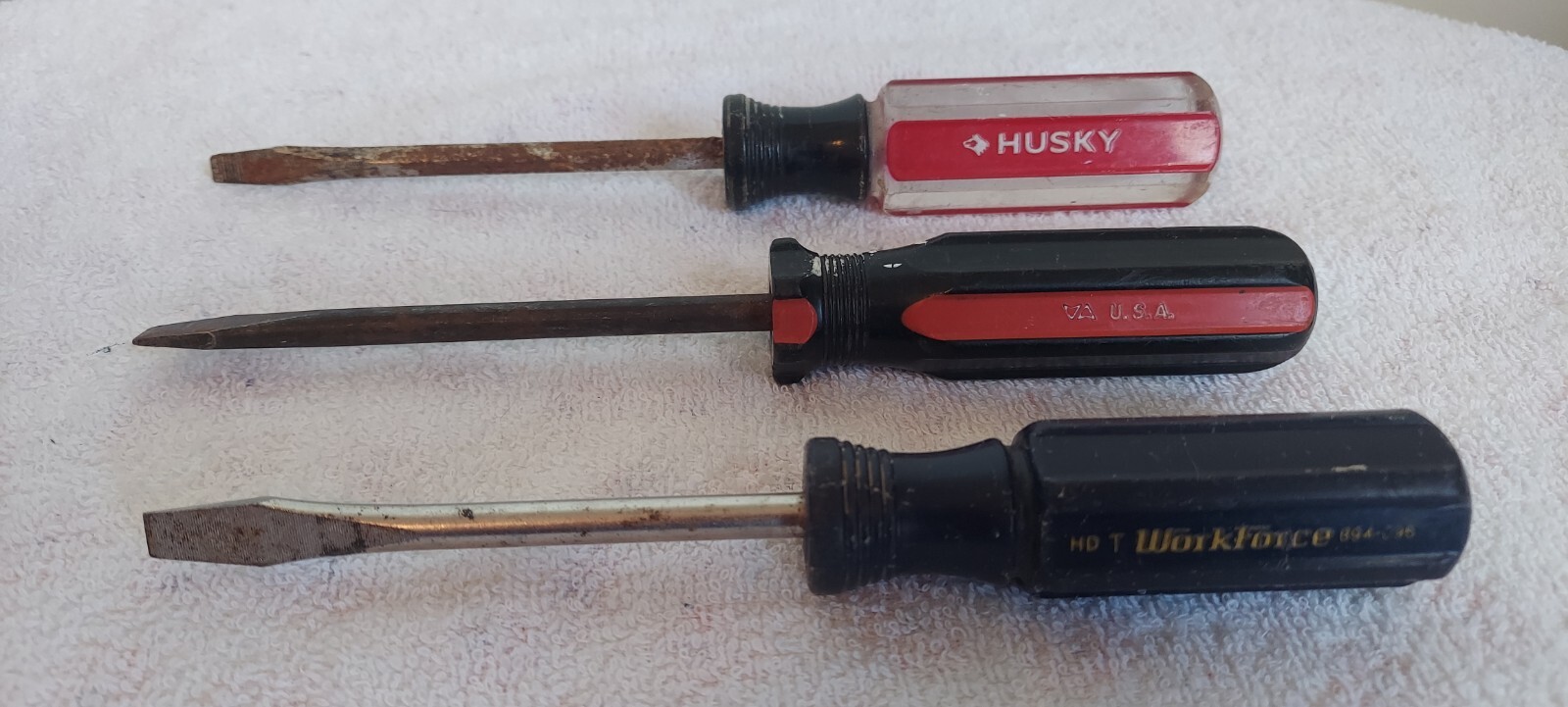 LOT OF 3 VTG PHILLIPS HEAD SCREWDRIVERS * 1 HUSKY USA / 1 WORKFORCE TAIWAN / 1?