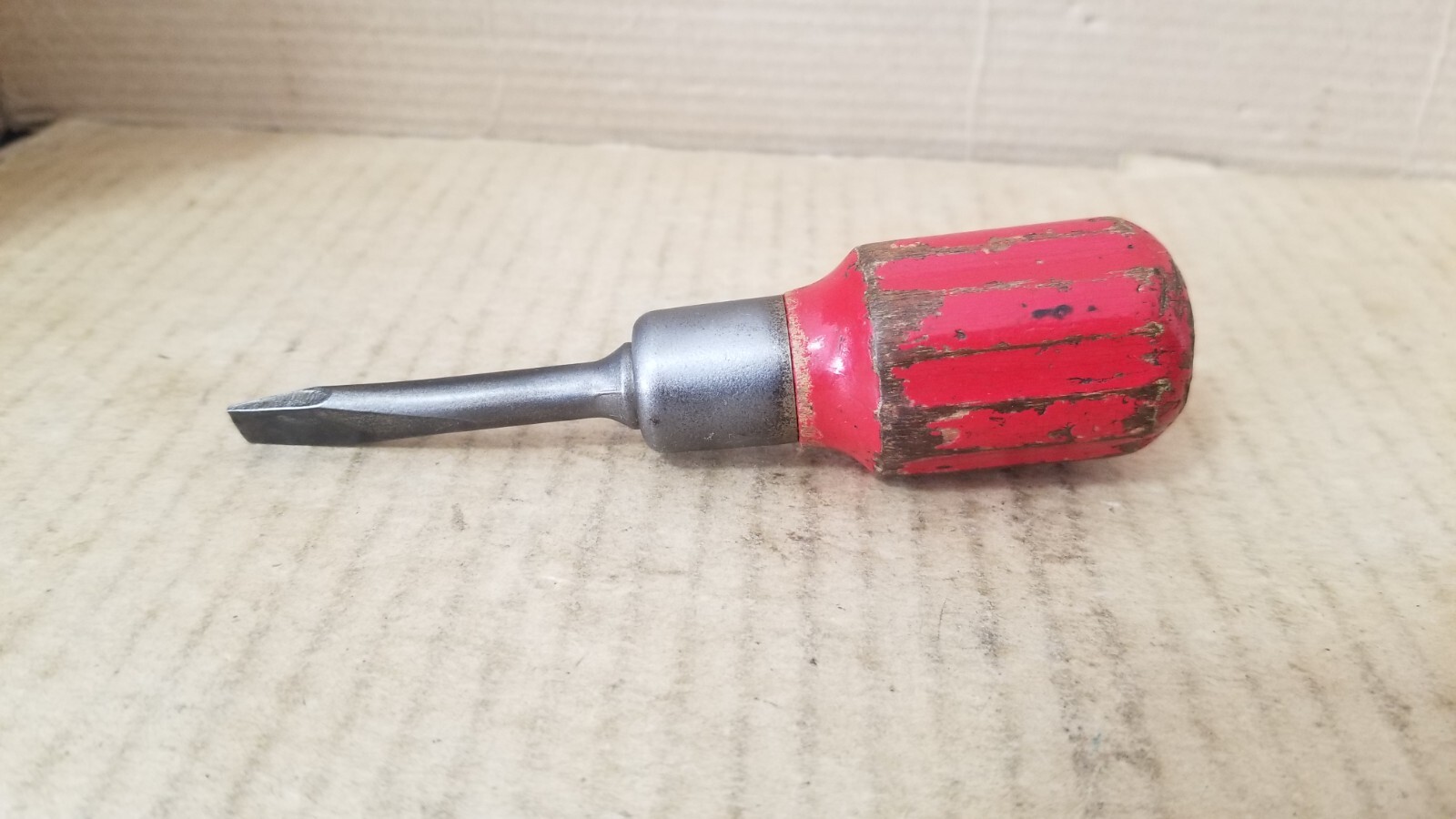 Vintage Red Wood Handle Stubby Flat/Slotted Screwdriver , VGC