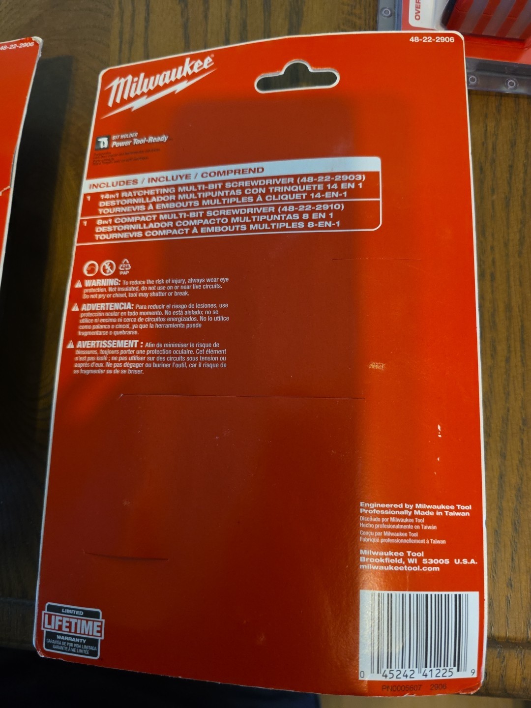 Milwaukee 14-in-1 Ratcheting and 8-in-1 Compact Multi-Bit Screwdriver 48-22-2906