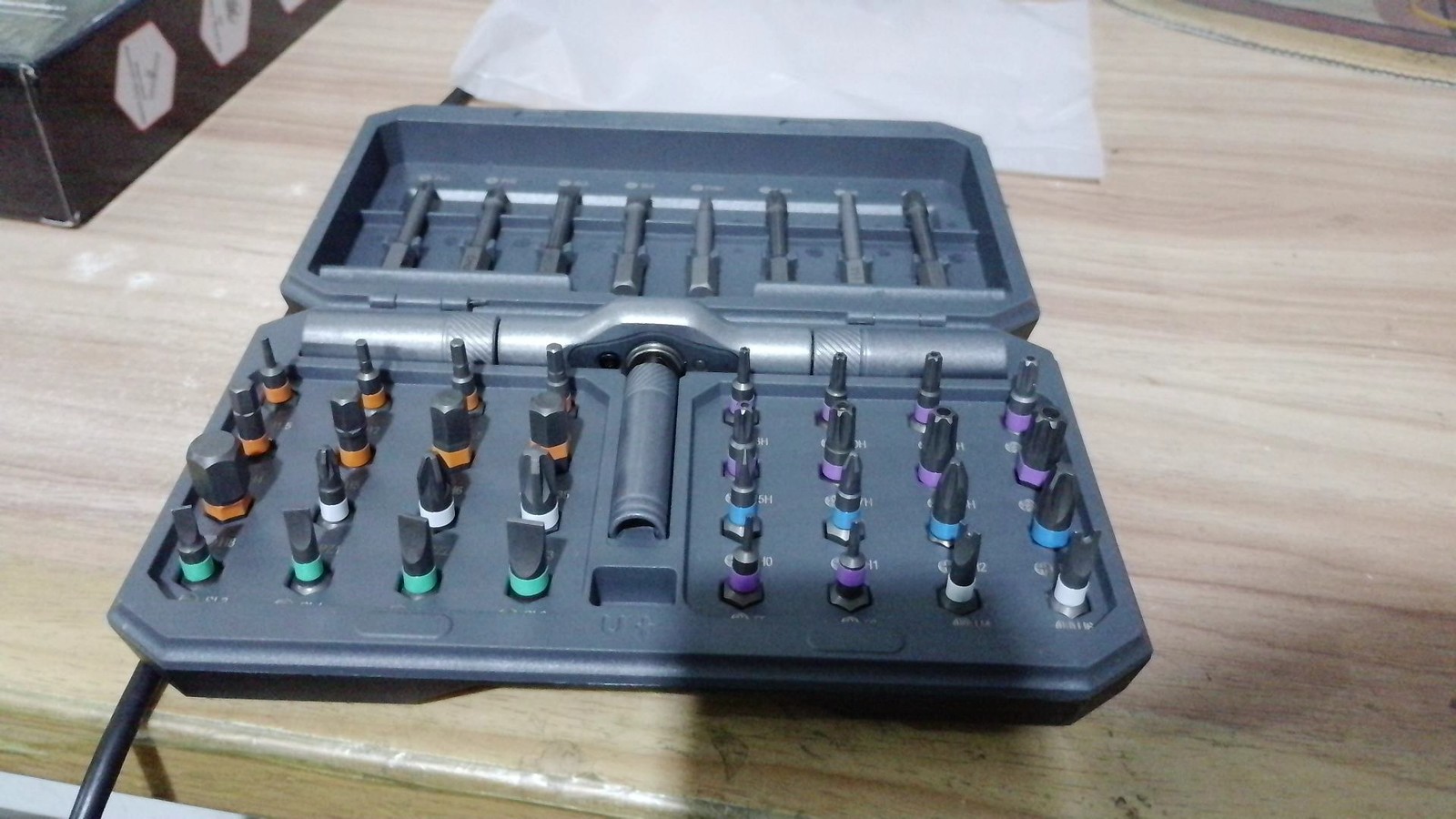 42 in 1 Multi Bit Magnetic Alloy Steel Magnetic DIY Ratchet Screwdriver Kit