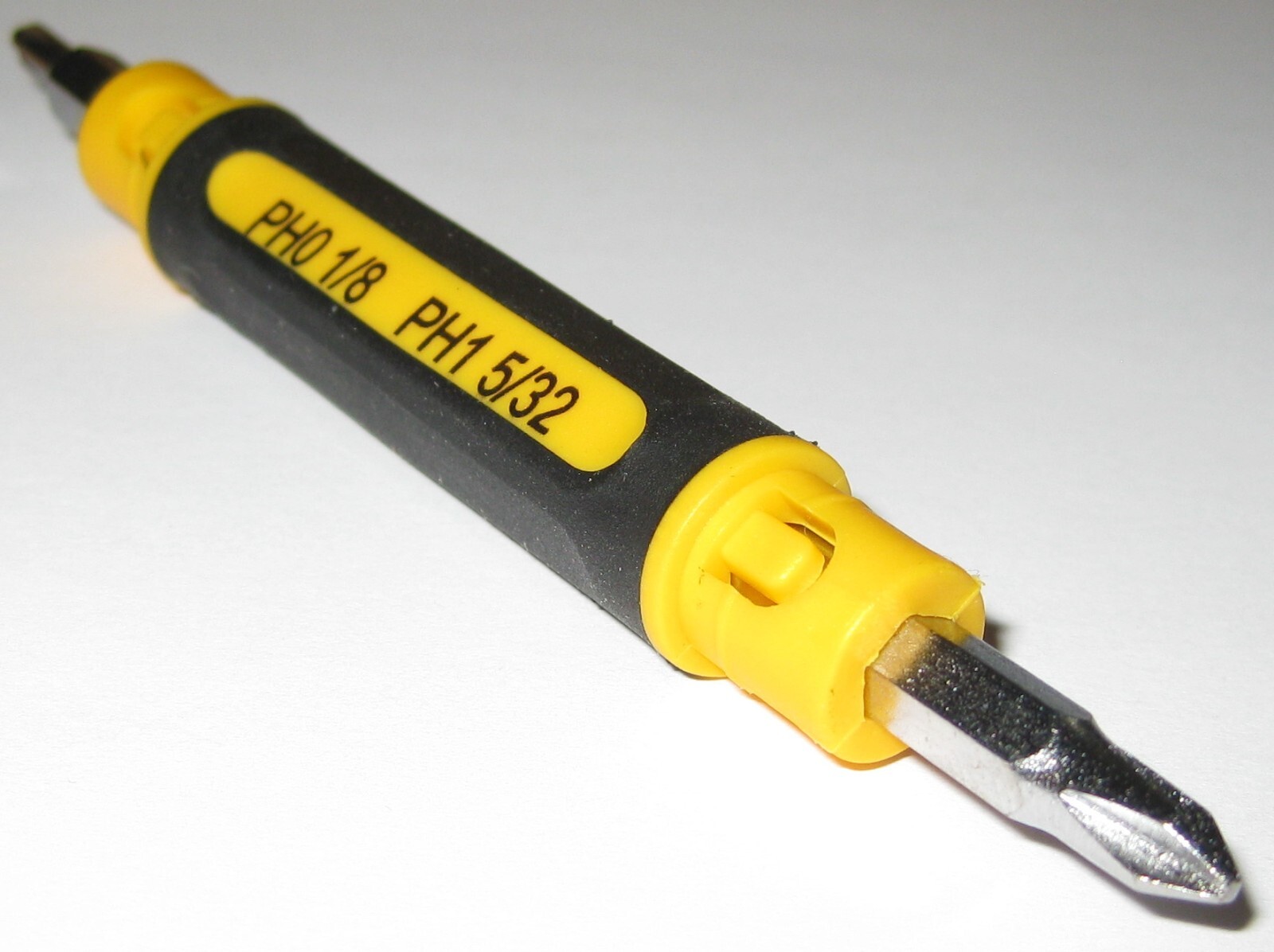 4 in 1 Pocket Screwdriver with Phillips PH0 PH1 and Flat 1/8″ and 5/32″ Bits