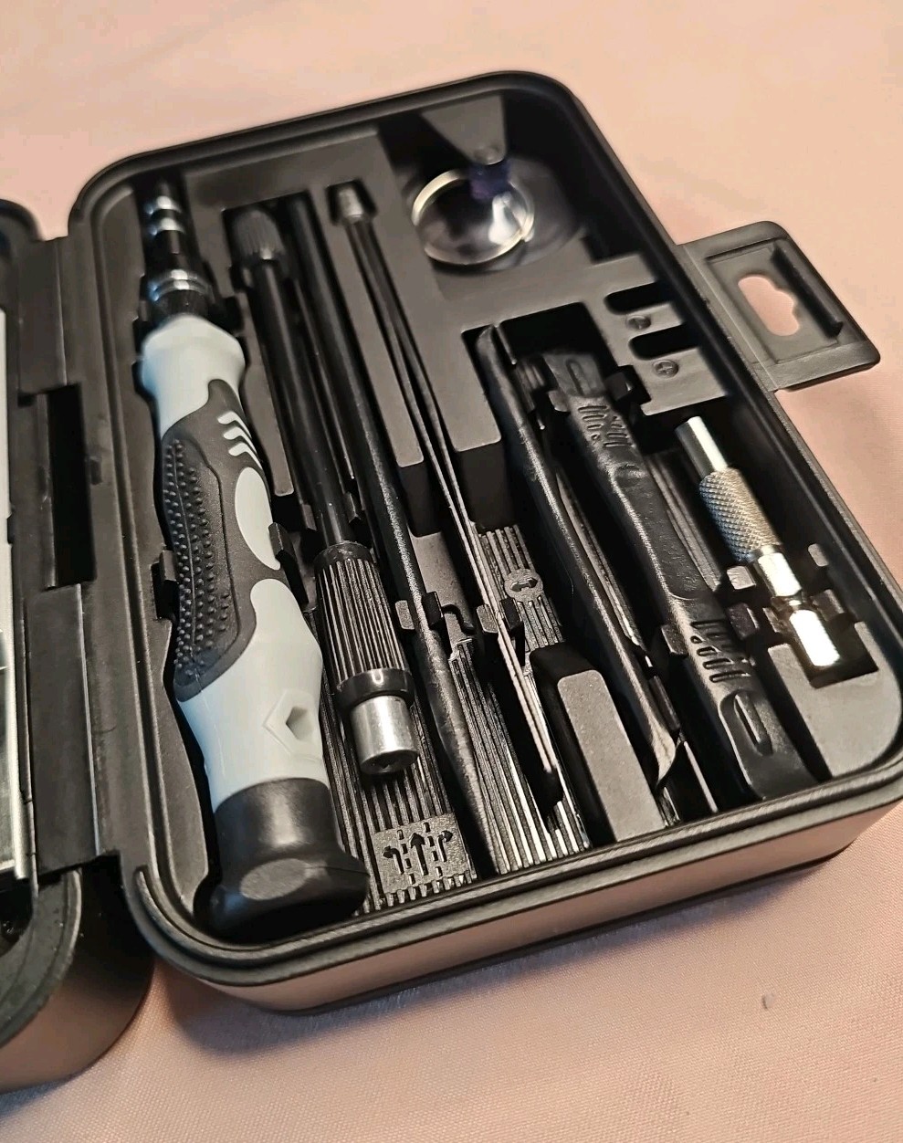 Precision Screwdriver Set with 108 Bits, 132 in 1 Small Screw Driver Set, Min…