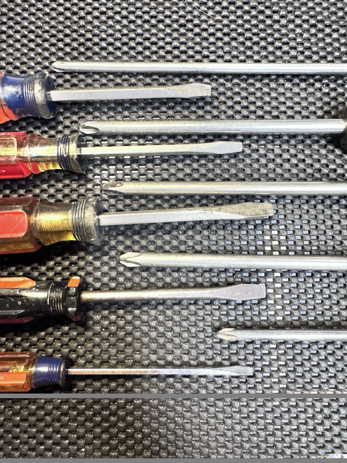 (10) Assorted Used Screw Drivers, Phillips, Flathead. Craftsman Etc
