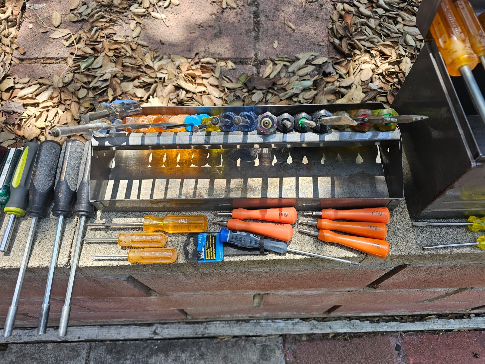 Huge Lot of 57 Screwdrivers Specific Tips Mixed With Nice Metal 17″x7.5″x7″ Case