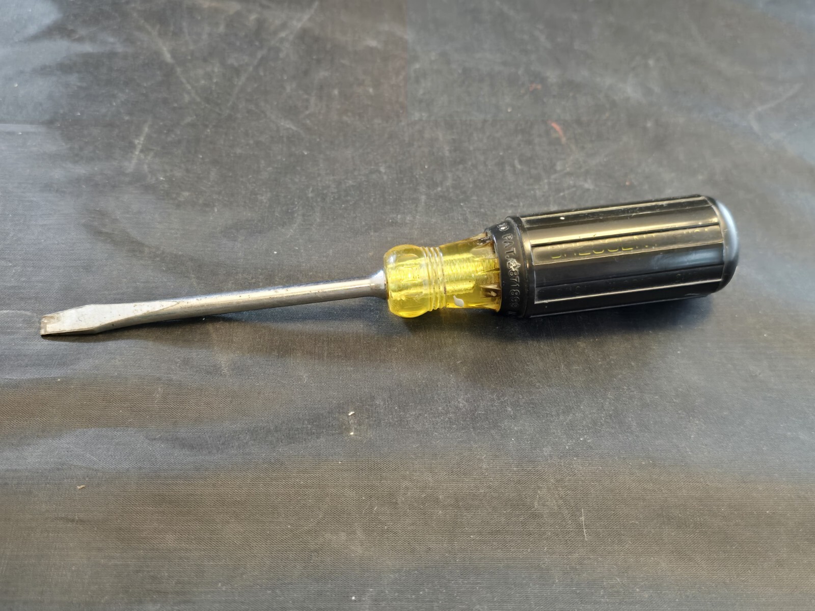 VINTAGE 8″ CRESCENT BRIDGEPORT 20 Cushion Grip Flat Screwdriver USA