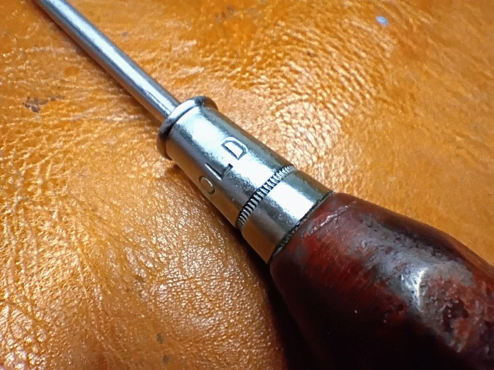 Harrold Vintage Wood Handle Anti-Roll Flathead Screwdriver