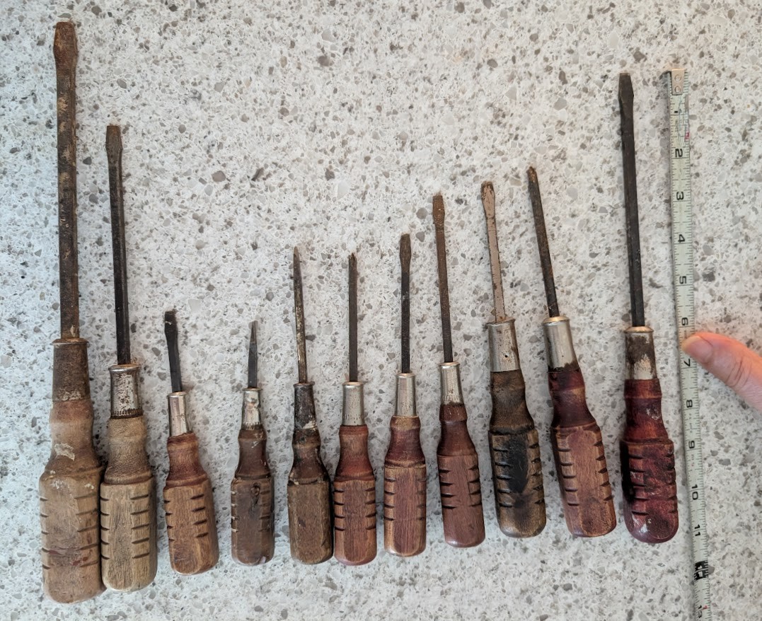 Screwdriver set, 11 mixed Phillips and flat2, wood handles, not branded, used