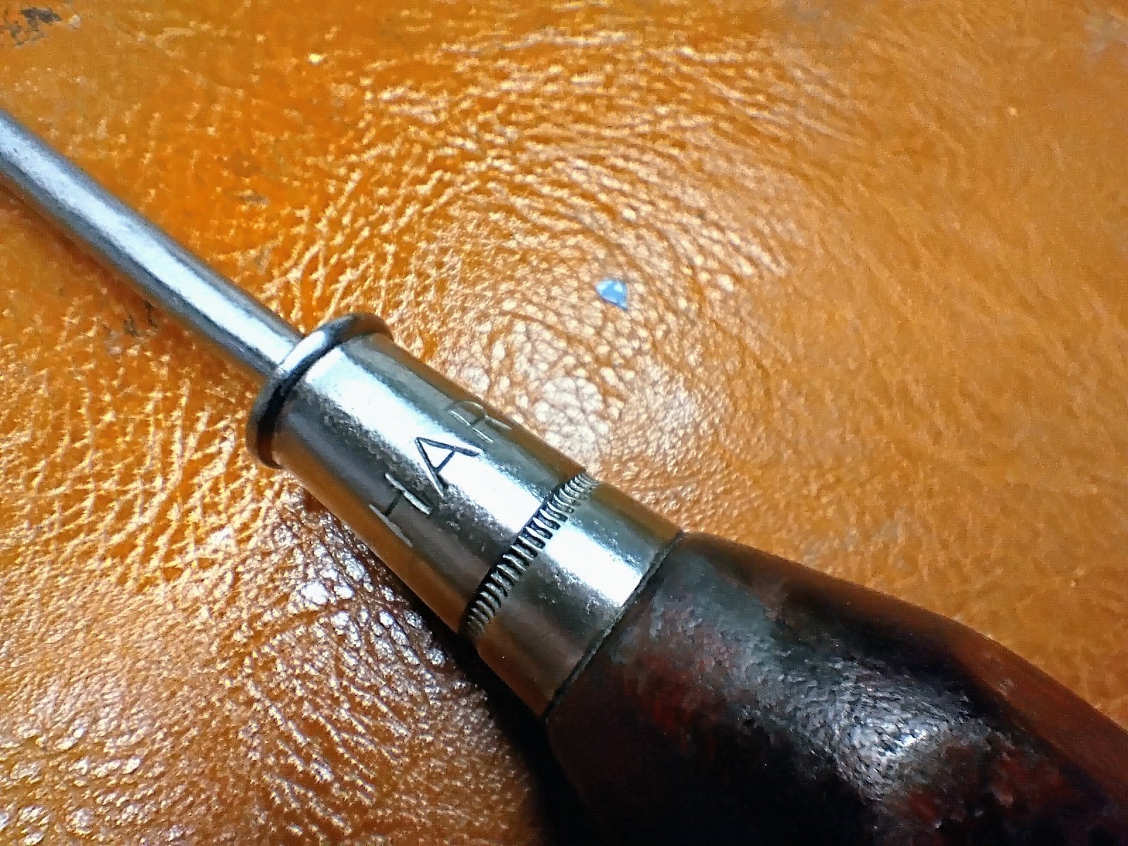 Harrold Vintage Wood Handle Anti-Roll Flathead Screwdriver