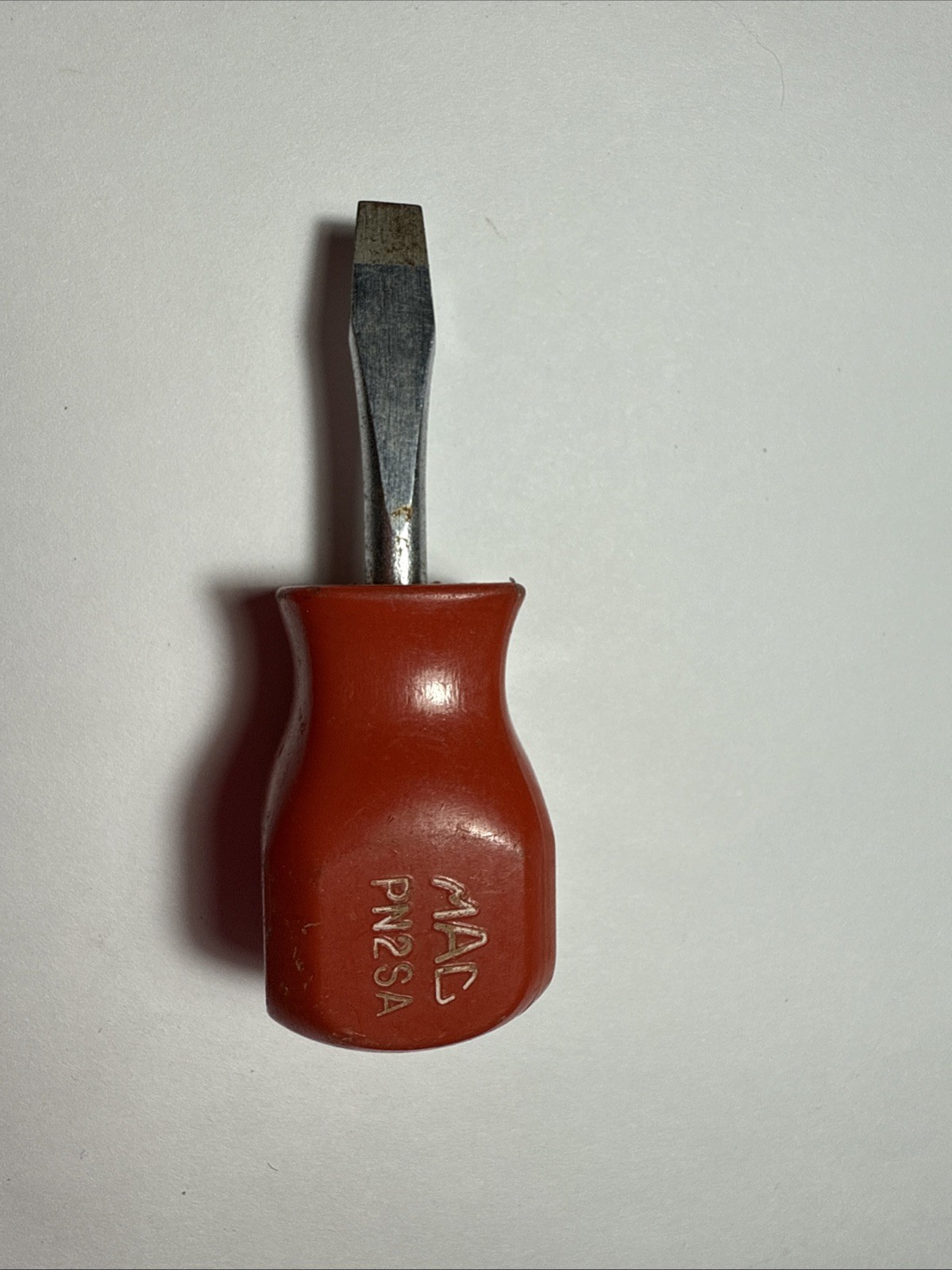 MAC TOOLS USA STUBBY FLAT TIP SCREWDRIVER RED HARD HANDLE PN2SA SLOT