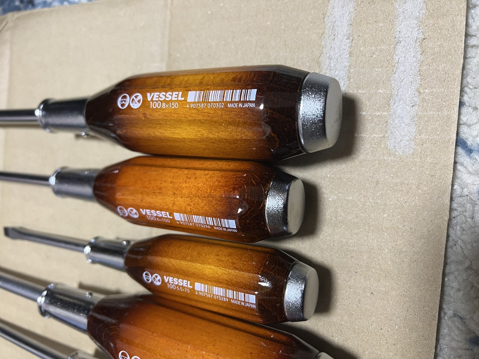 VESSEL 100 Phillips flat screwdriver 6-piece set penetrating wooden handle Japan