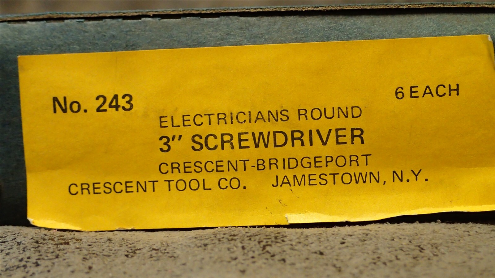 (Box of 6) No. 243 CRESCENT 3″ Electricians Round Screwdriver 3/16″ Blade (O20)