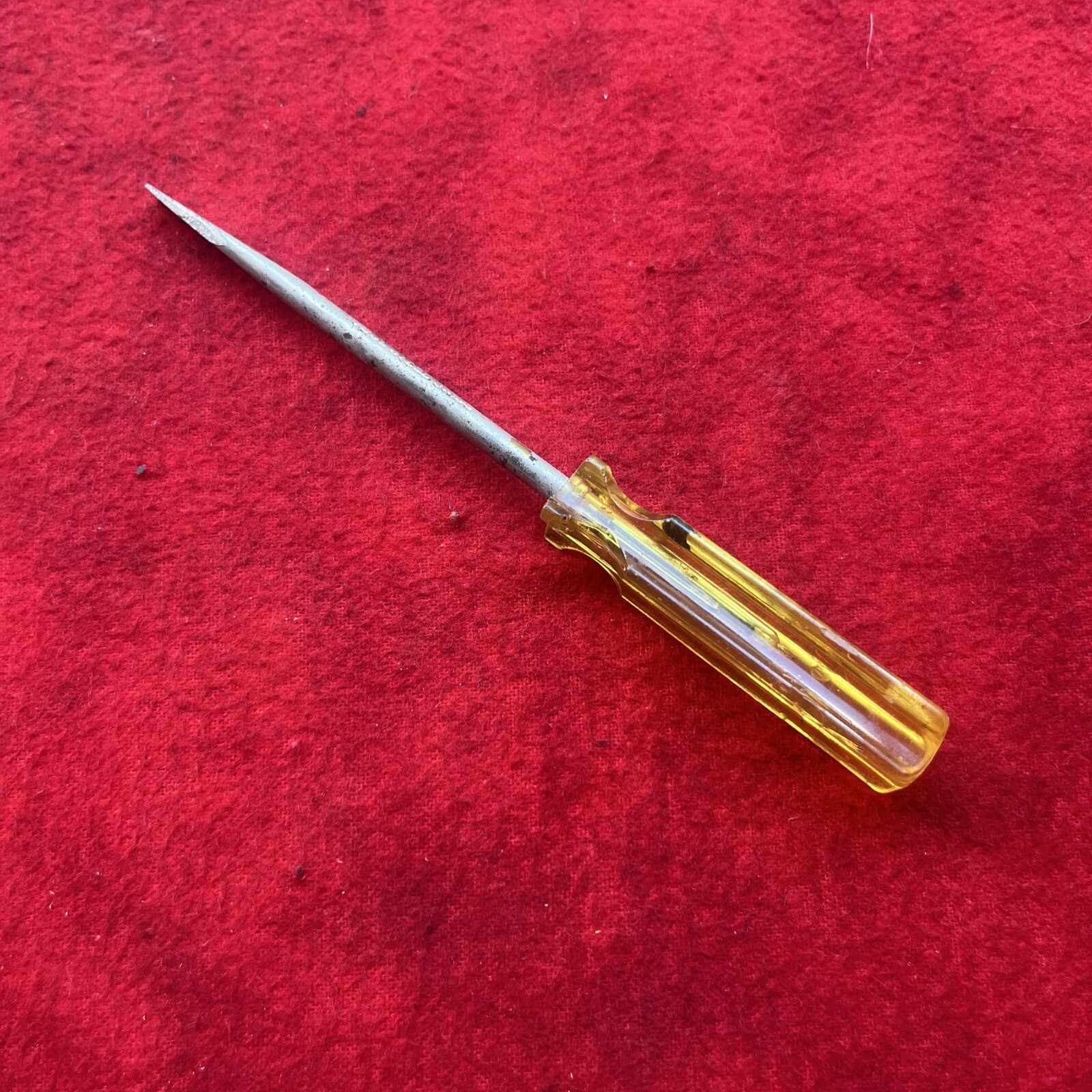 VINTAGE SLOTTED 6.5″ SCREWDRIVER CLEAR YELLOW HANDLE MADE IN USA (k5)