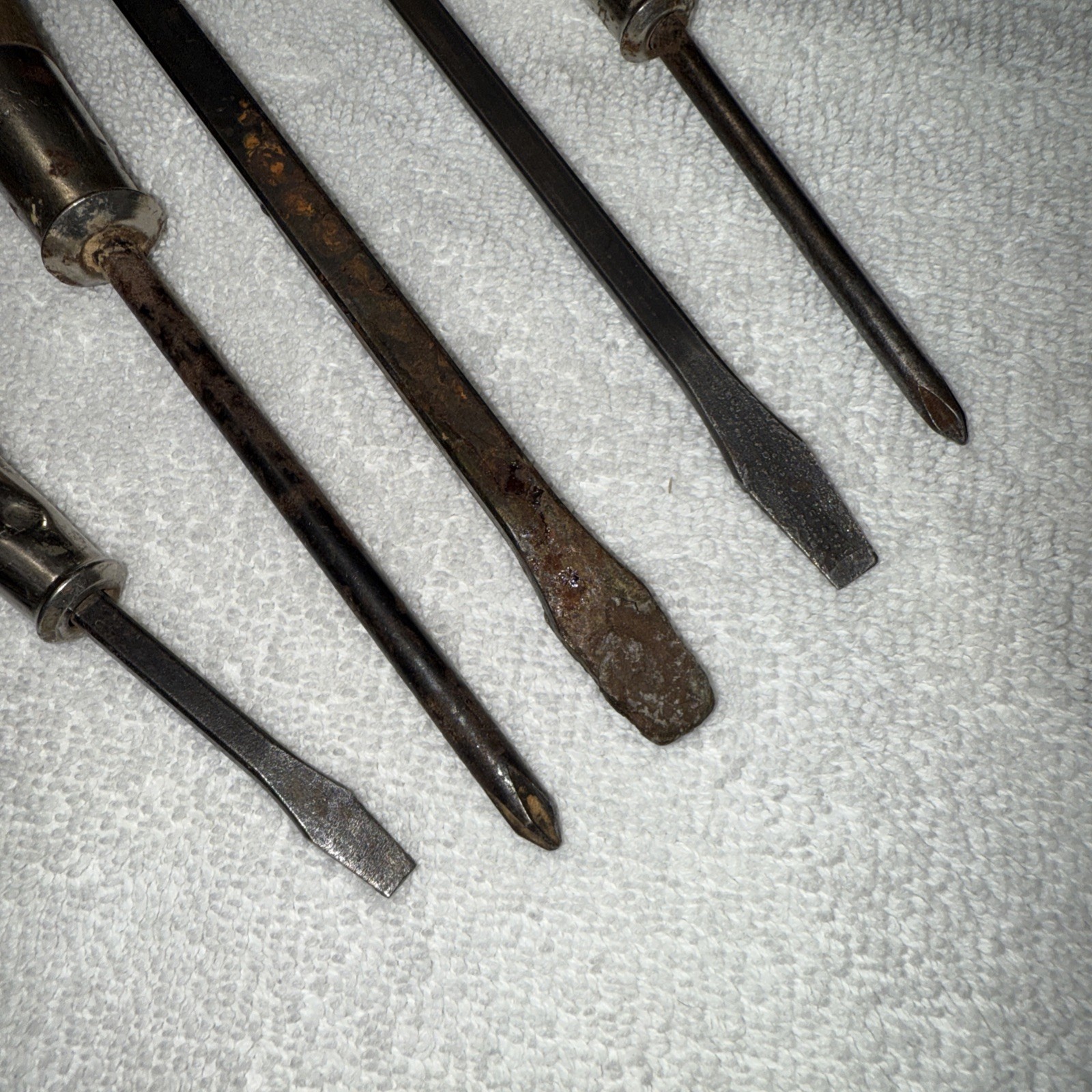 Vintage 5pc Screwdriver Set – 3 Flat Blade, 2 Phillips Wood Handle – Taiwan Tool