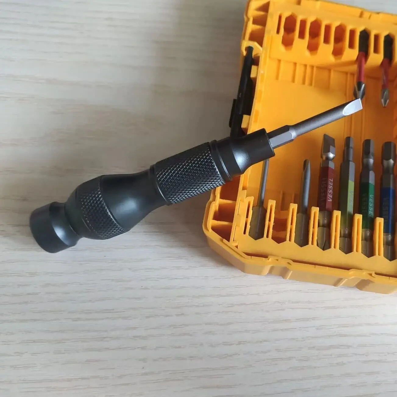 4” Long Heavy Duty Metal Handle/Screwdriver 1/4″ Hex Bit Holder Magnetic