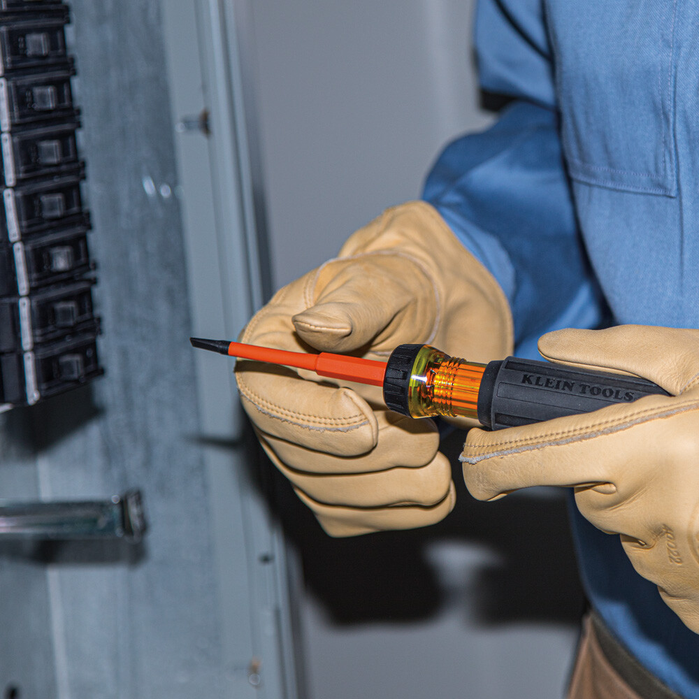 Klein Tools 32286 2-in-1 Insulated Flip-Blade Screwdriver, #1 Ph, 3/16-Inch Sl