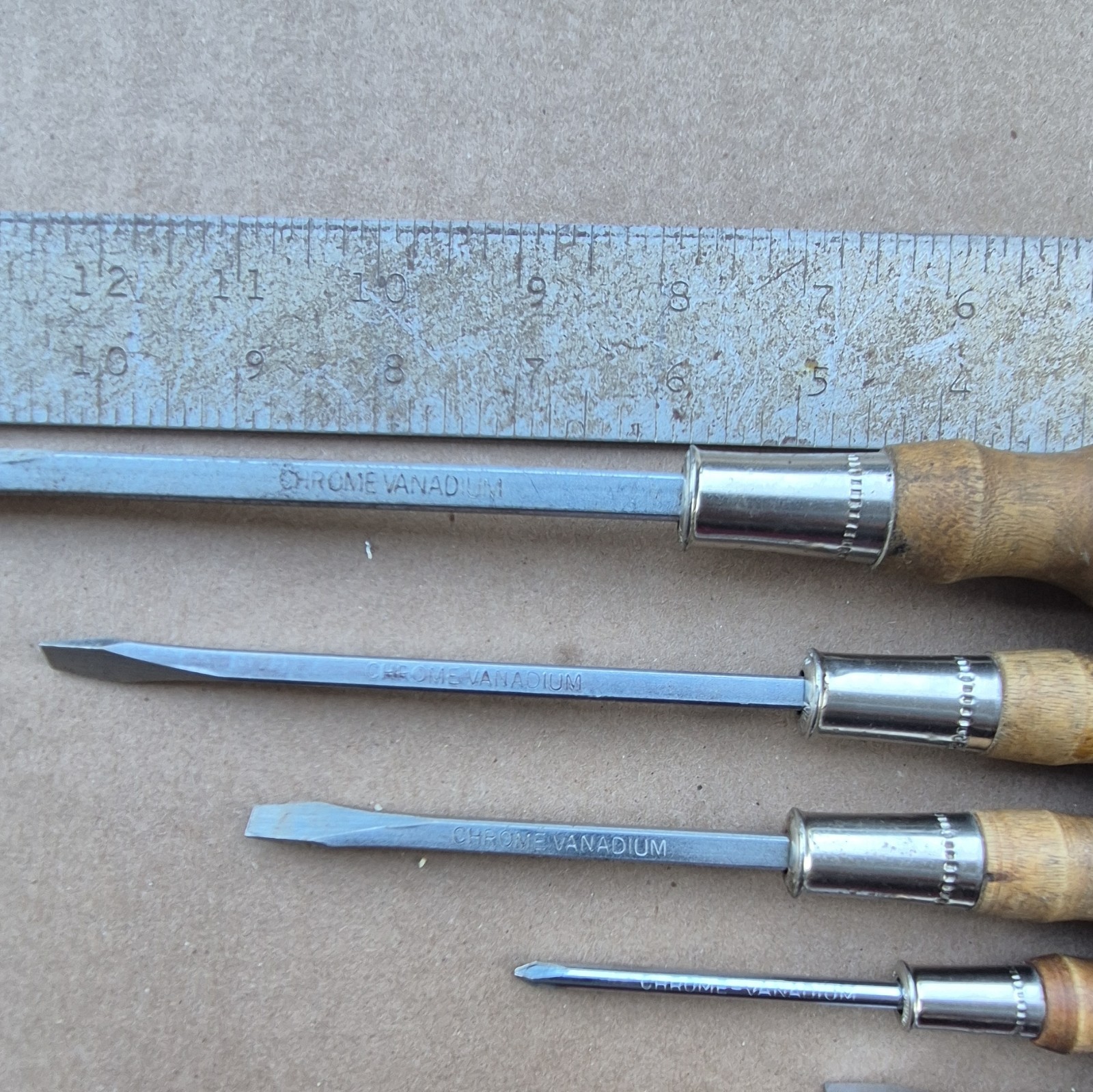 Vintage Taiwan Chrome Vanadium Wood Handle Screwdriver Set 5pc Lot 12″ To 4.5″