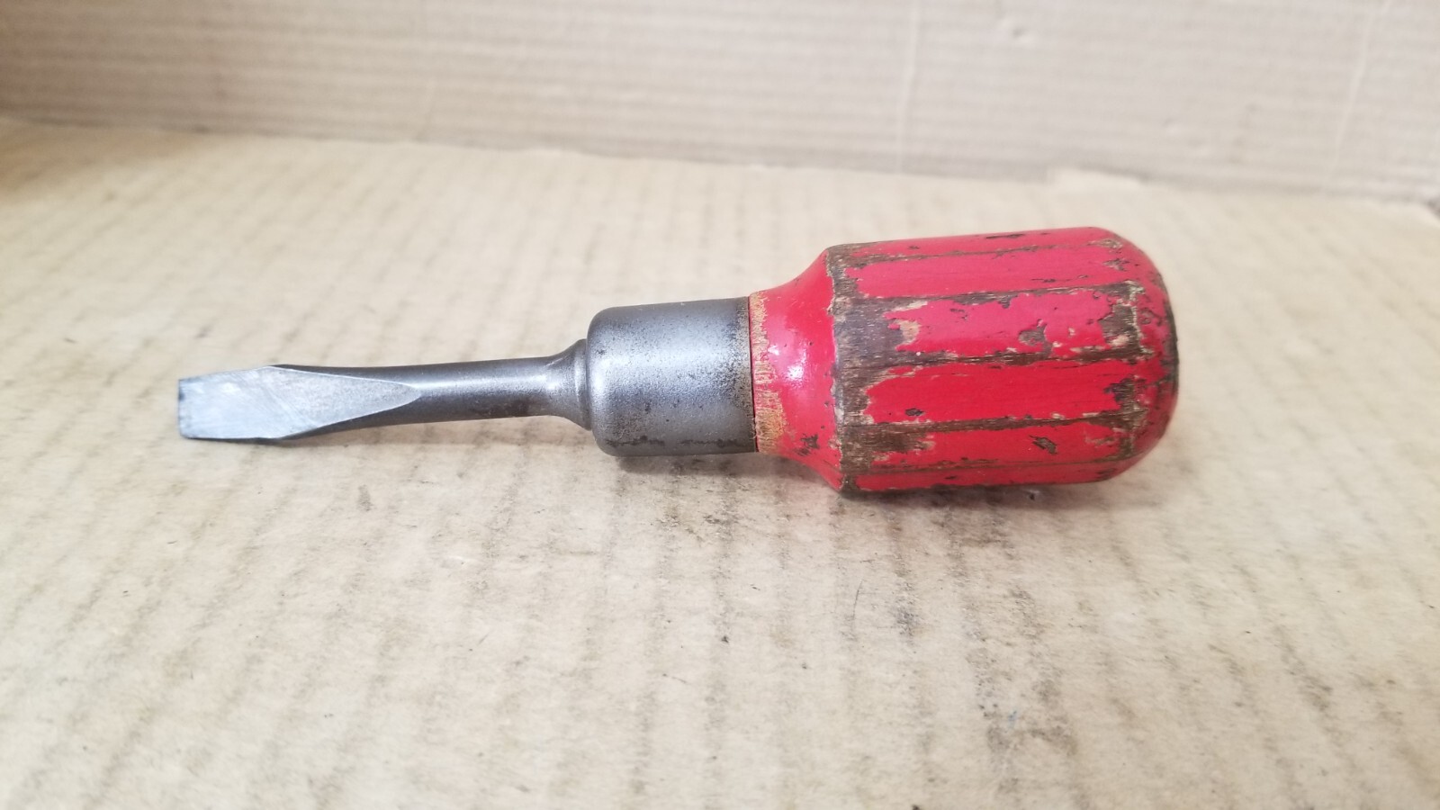 Vintage Red Wood Handle Stubby Flat/Slotted Screwdriver , VGC