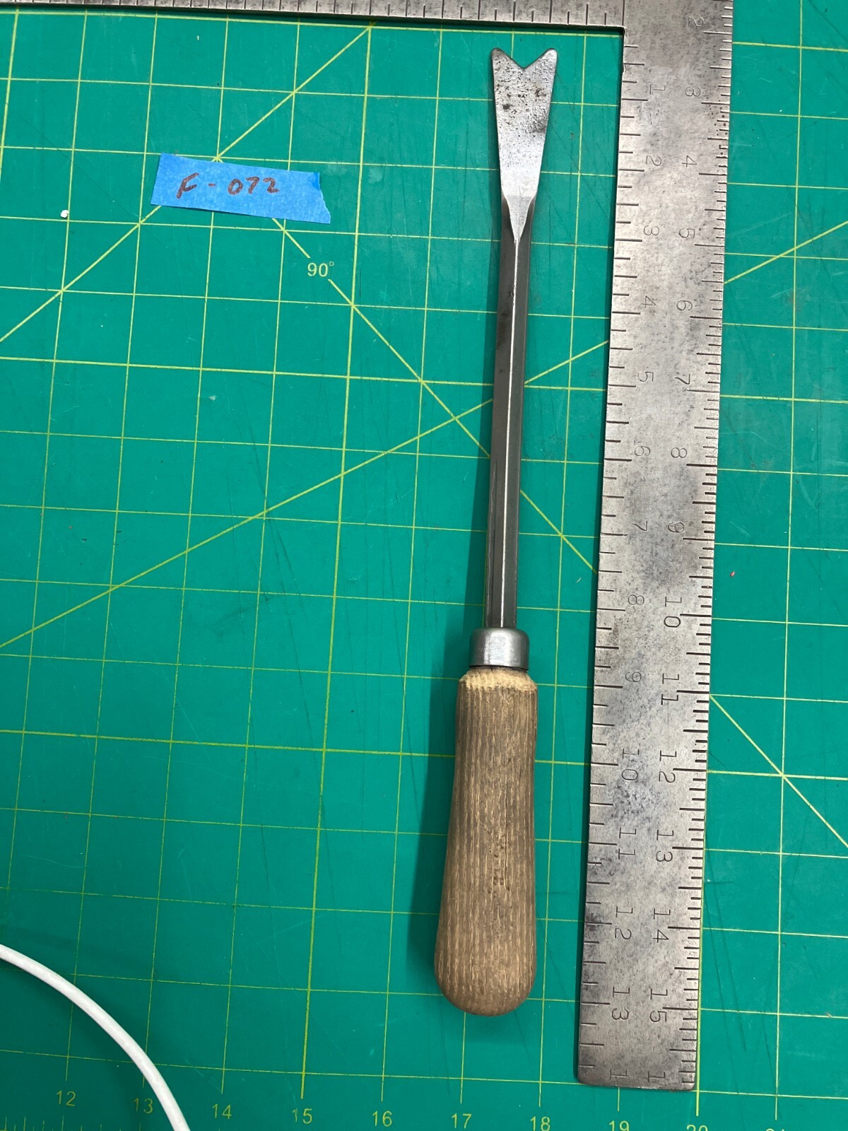 Vintage 13″ Carving Vee-Notch Screwdriver Flat Head Woodworking Hand Tool, USA