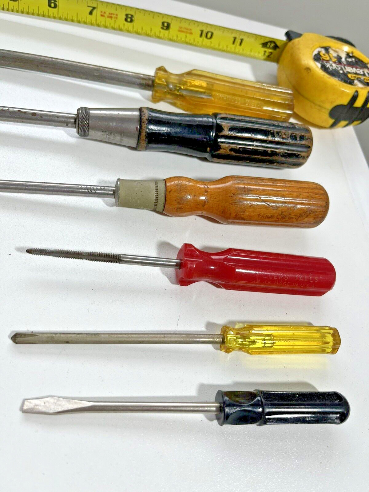 LOT OF 6 ASSORTED PRE-OWNED SCREWDRIVERS PLASTIC & WOODEN HANDLES JSCREW