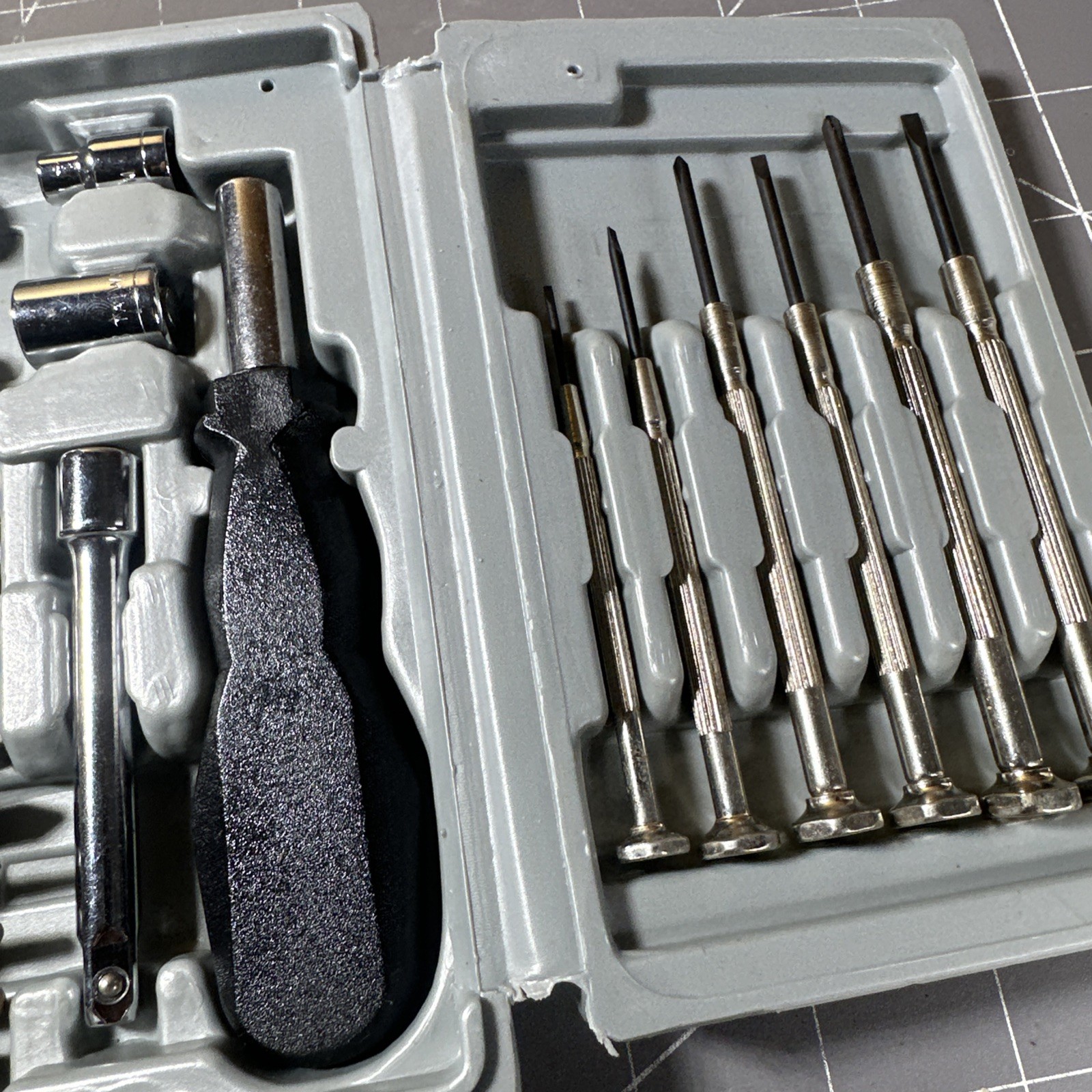 Precision Electronics Repair Tool Kit Screwdrivers Pliers Phone PC Set Taiwan