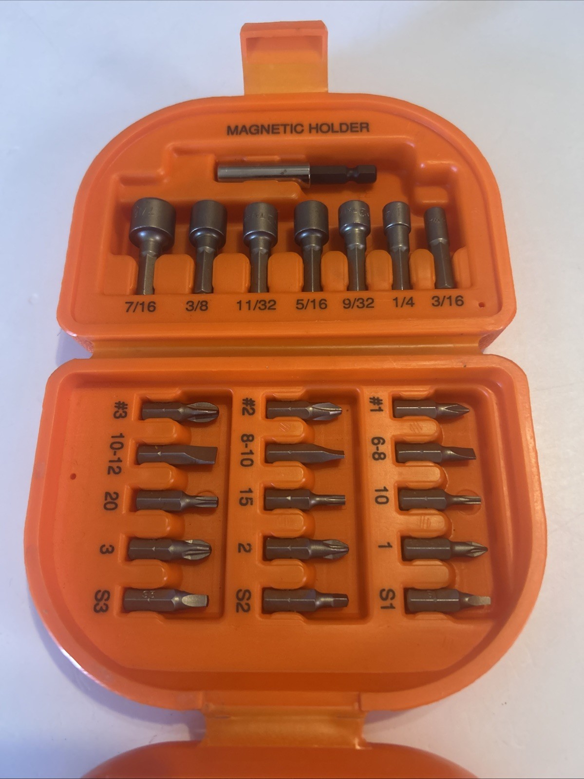Black & Decker 31 Pc Screwdriver Bit 31 Set in Orange Hard Plastic Case, 71-962
