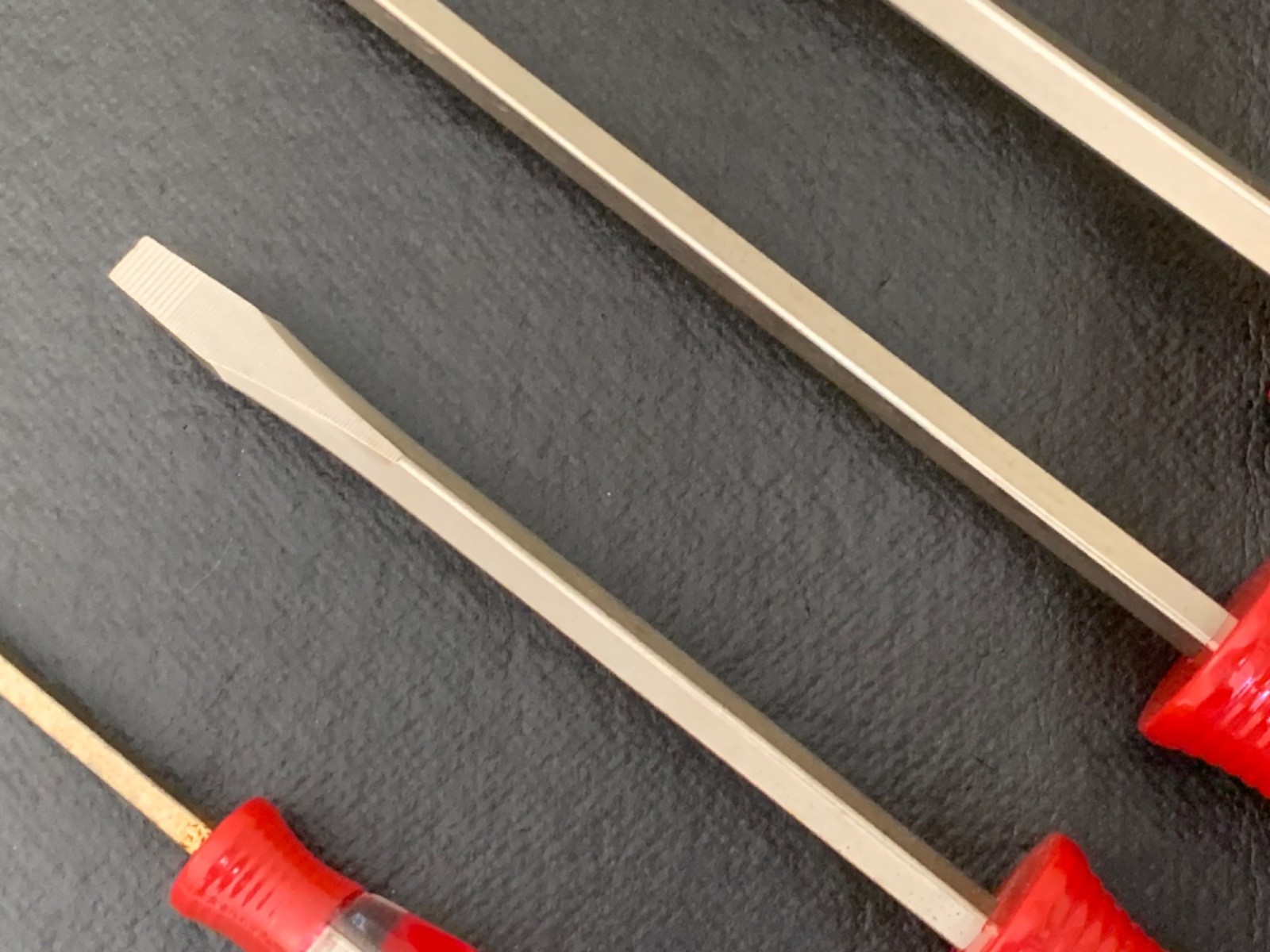 Lot of 5 Husky AF 1/4″, 3/16″, & 1/8″ Flat-Head Slotted Screwdrivers Made in USA